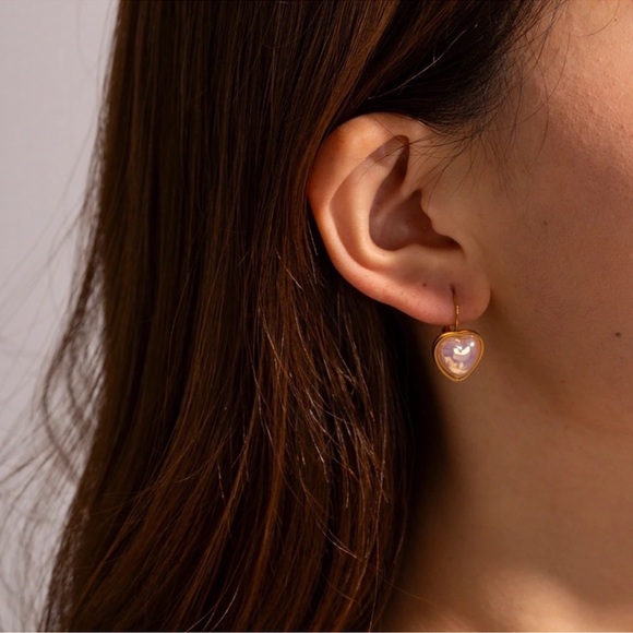 ◾️18k Gold Plated Mermaid Heart Earrings - Picture 6 of 7